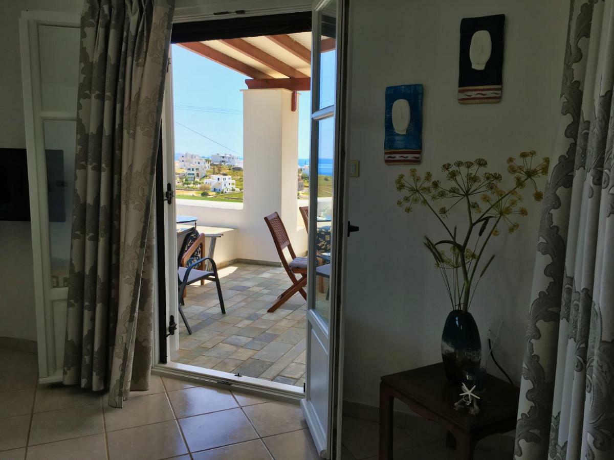 Anthoula'S Sea View Apartment Piso Livadi Exterior photo
